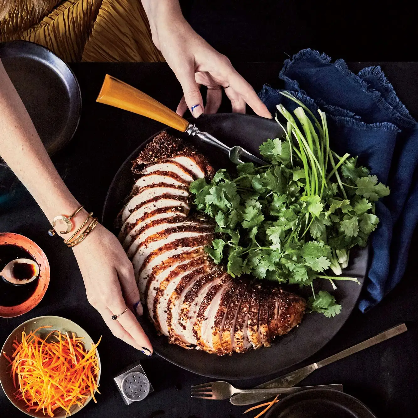 Peito de peru grelhado no estilo pastrami