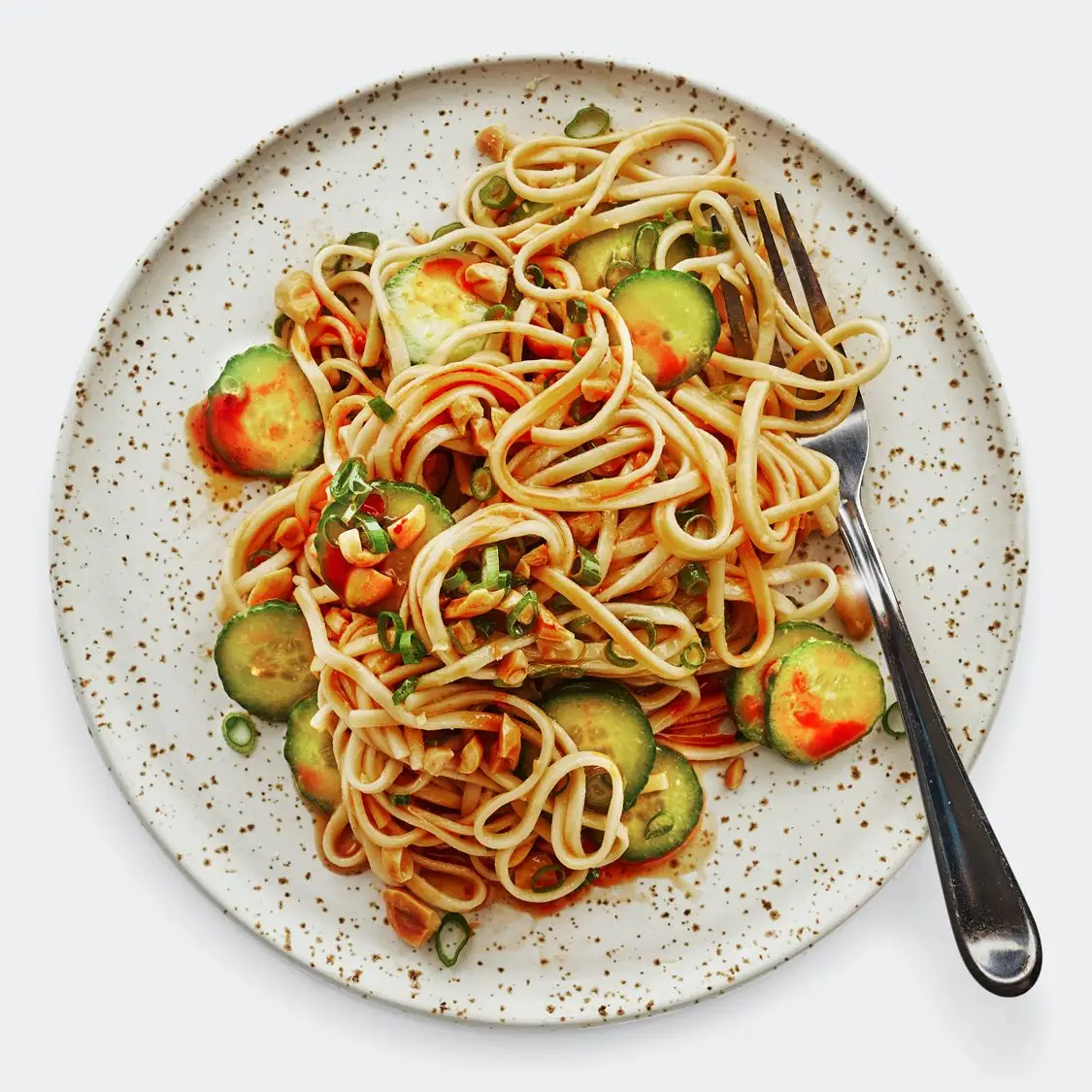 Macarrão com manteiga de amendoim com pepino