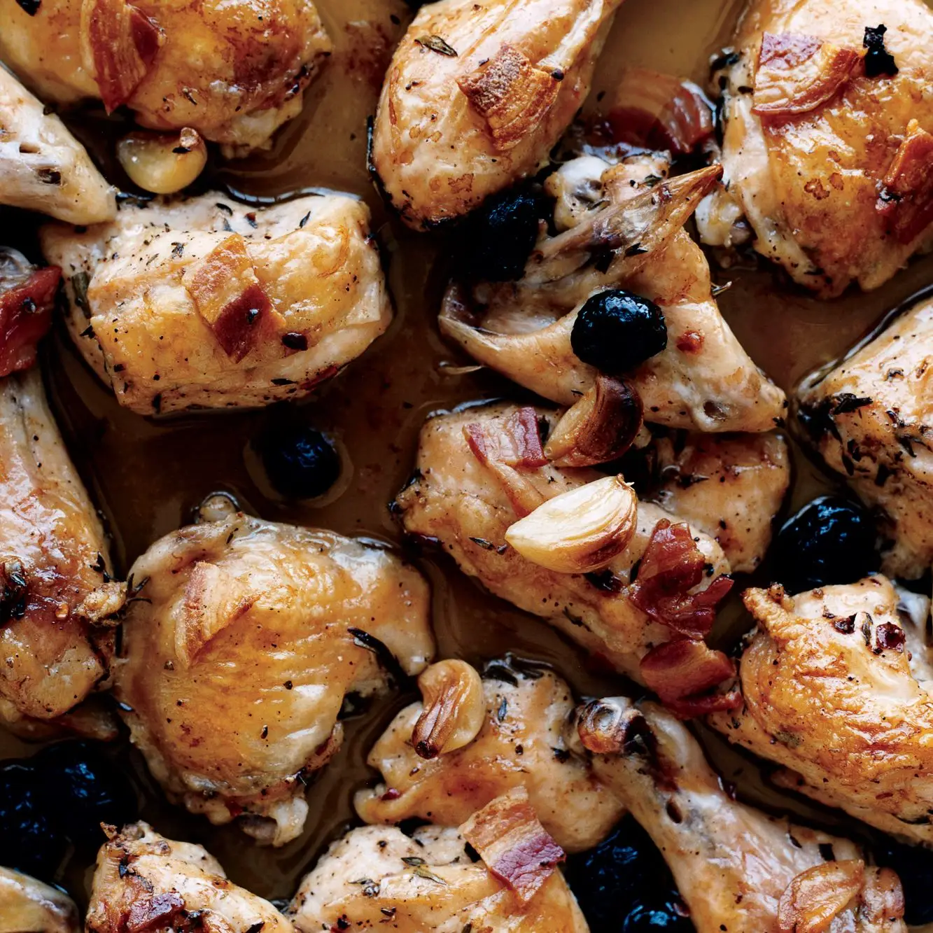 Frango assado com pancetta e azeitonas