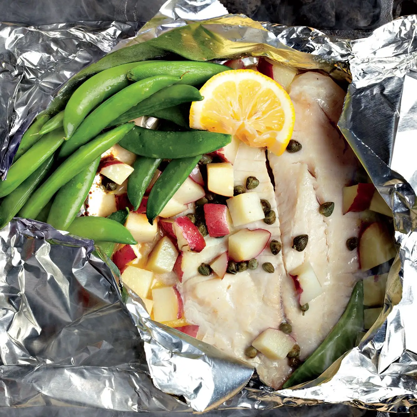 Tilapia piccata com ervilhas