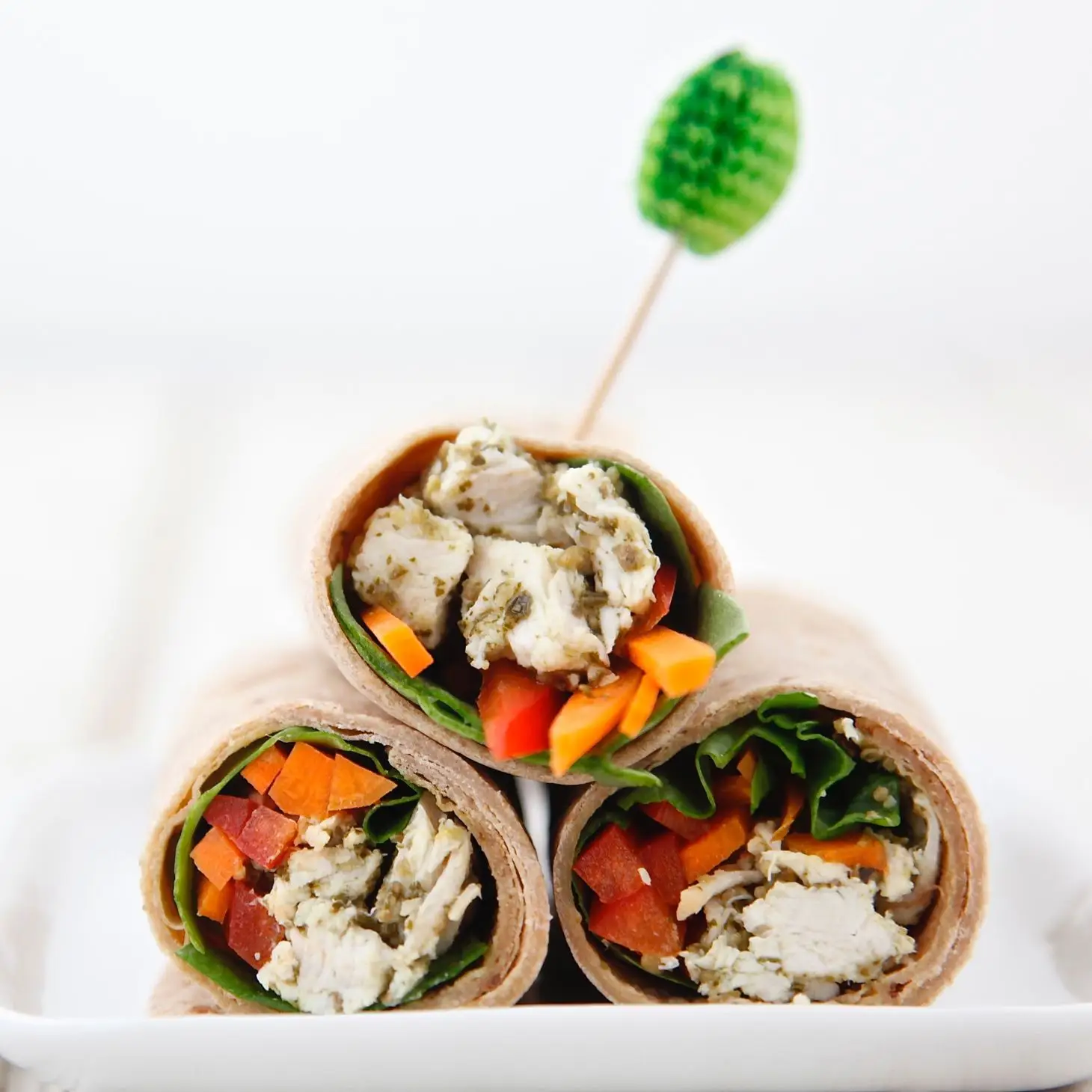 Pesto de frango envolve