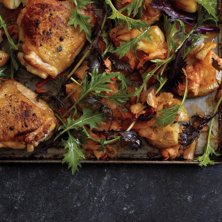 Huhn im Ofen mit Kimchi gebrochener Kartoffel